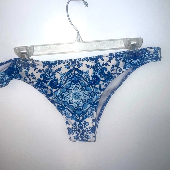 Girls  bikini Blue and White. Size XL. Polyamid/Elastin. Like New👙 - Picture 8 of 12